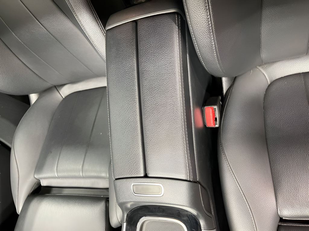 Used 2025  Mercedes-Benz GLB 250 4MATIC® image 11
