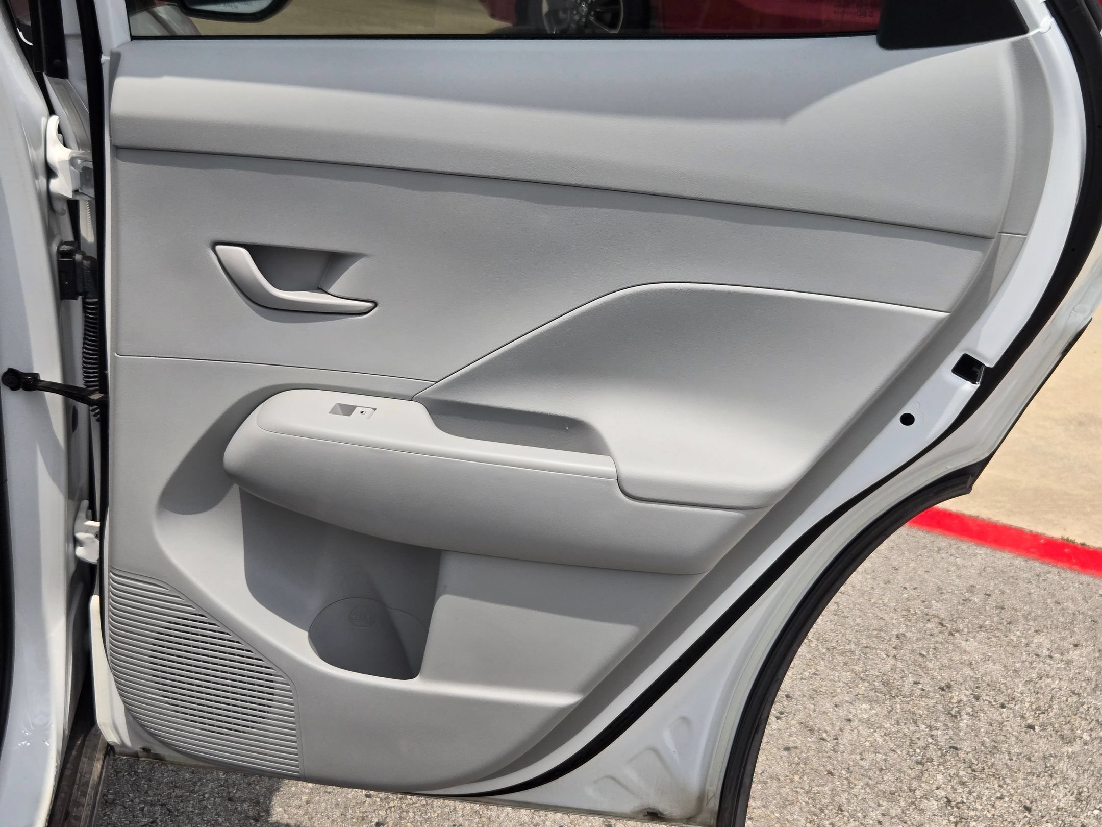 Used 2025 Atlas White Hyundai SEL image 26