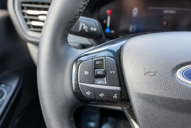 Used 2023 Red Ford Active image 21