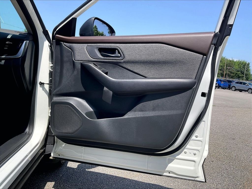Used 2023 Glacier White Nissan S image 11
