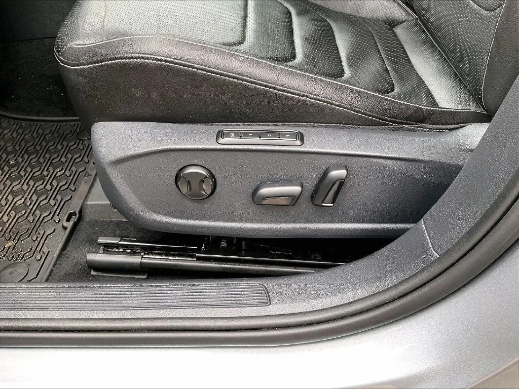 Used 2024 Silver Volkswagen 1.5T SEL image 27