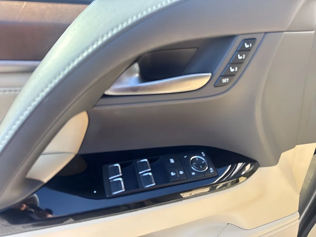 Used 2019 Silver Lexus 570 image 25