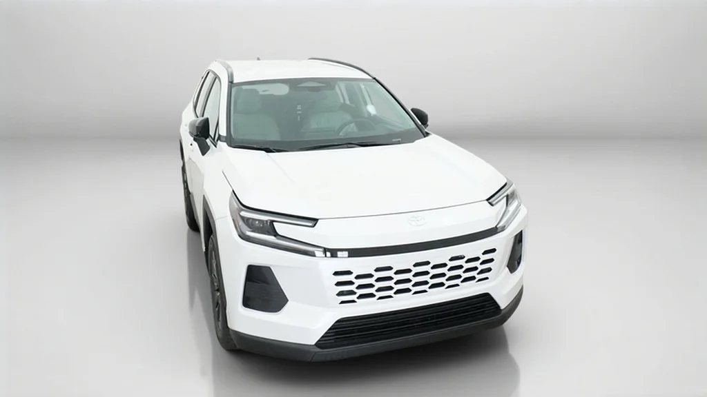 New 2026 Wind Chill Pearl Toyota XLE Premium image 4