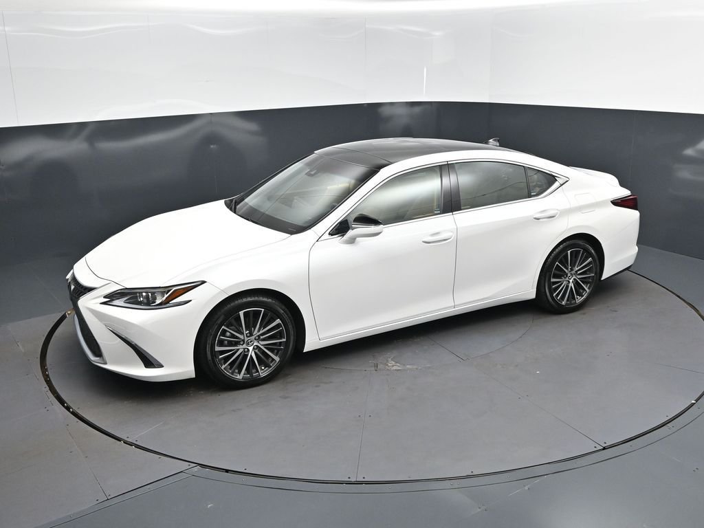 Used 2024 White Lexus 350 image 31