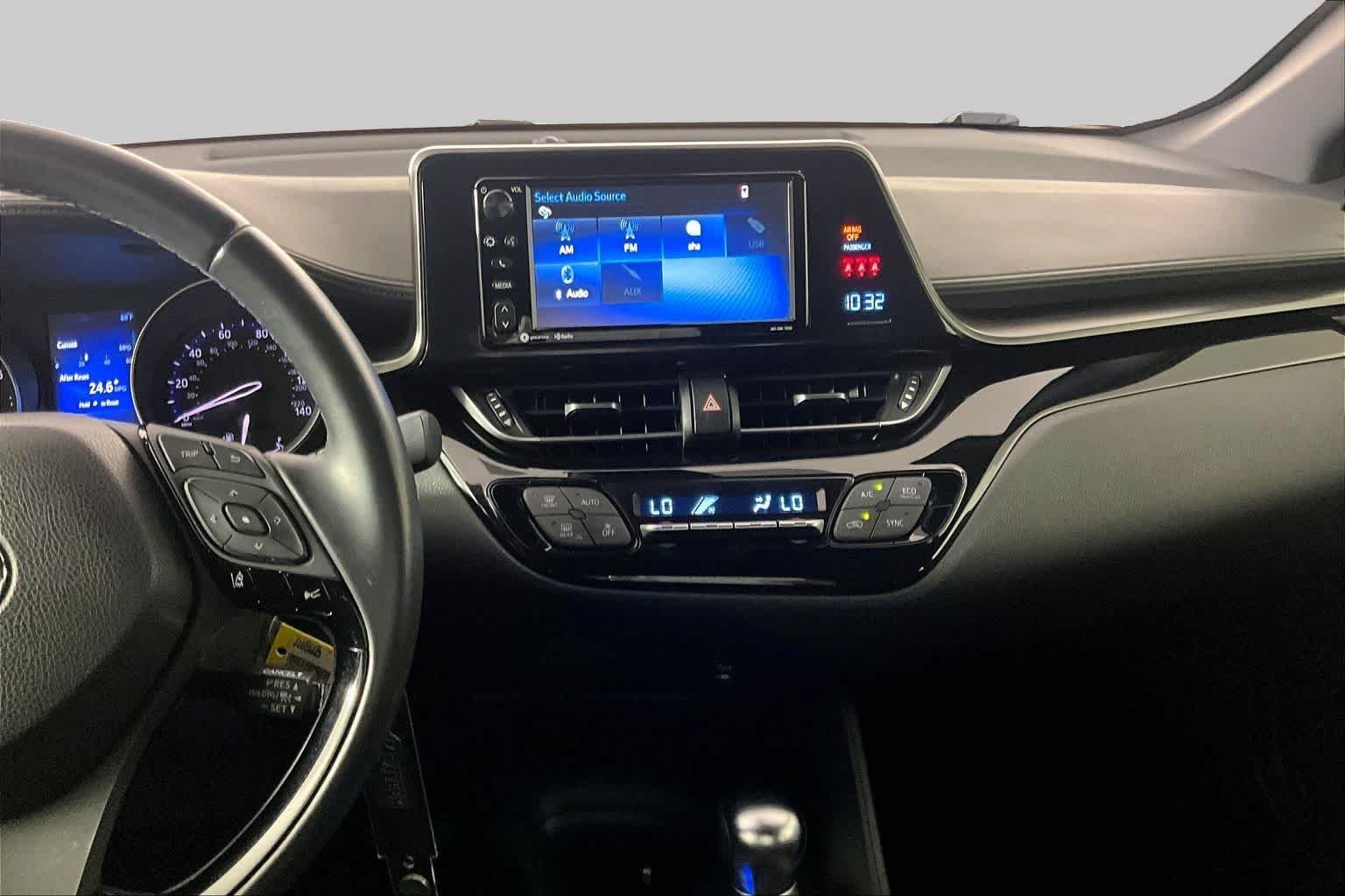 Used 2018 Iceberg/Ruby Flare Pearl Toyota XLE image 7