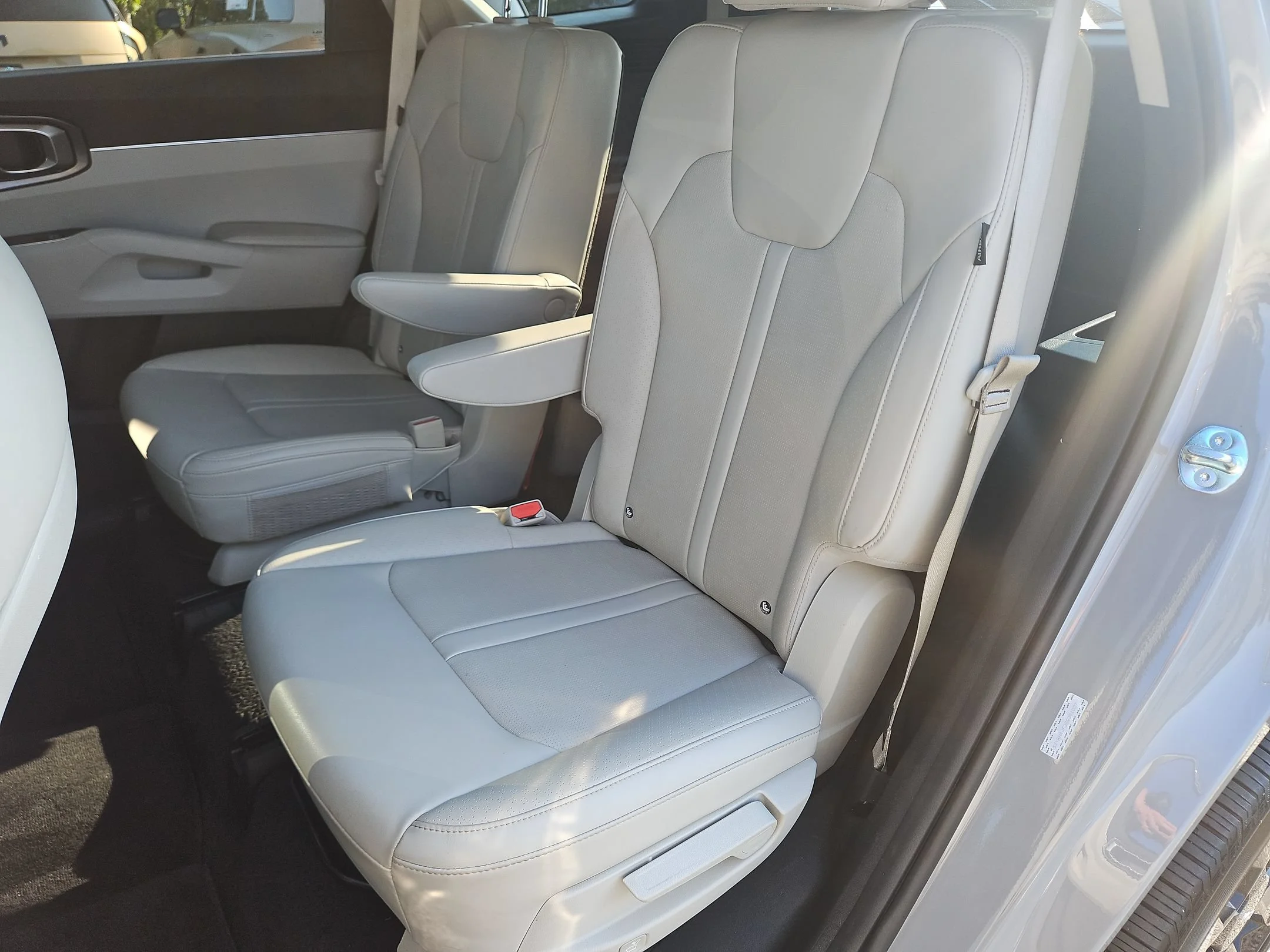 Used 2025 Wolf Gray Kia EX image 37