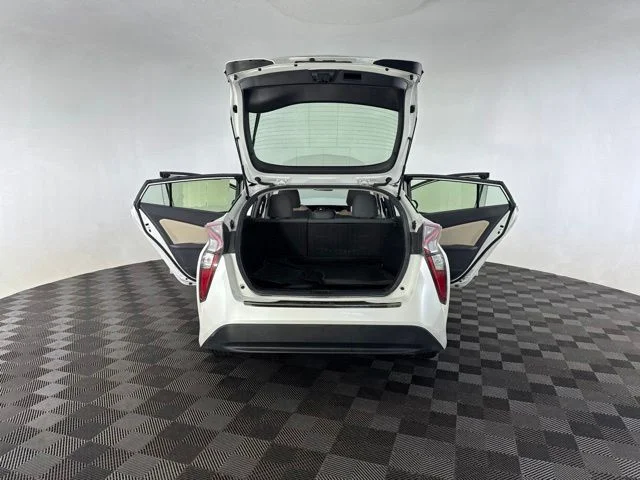 Used 2016  Toyota Two image 18