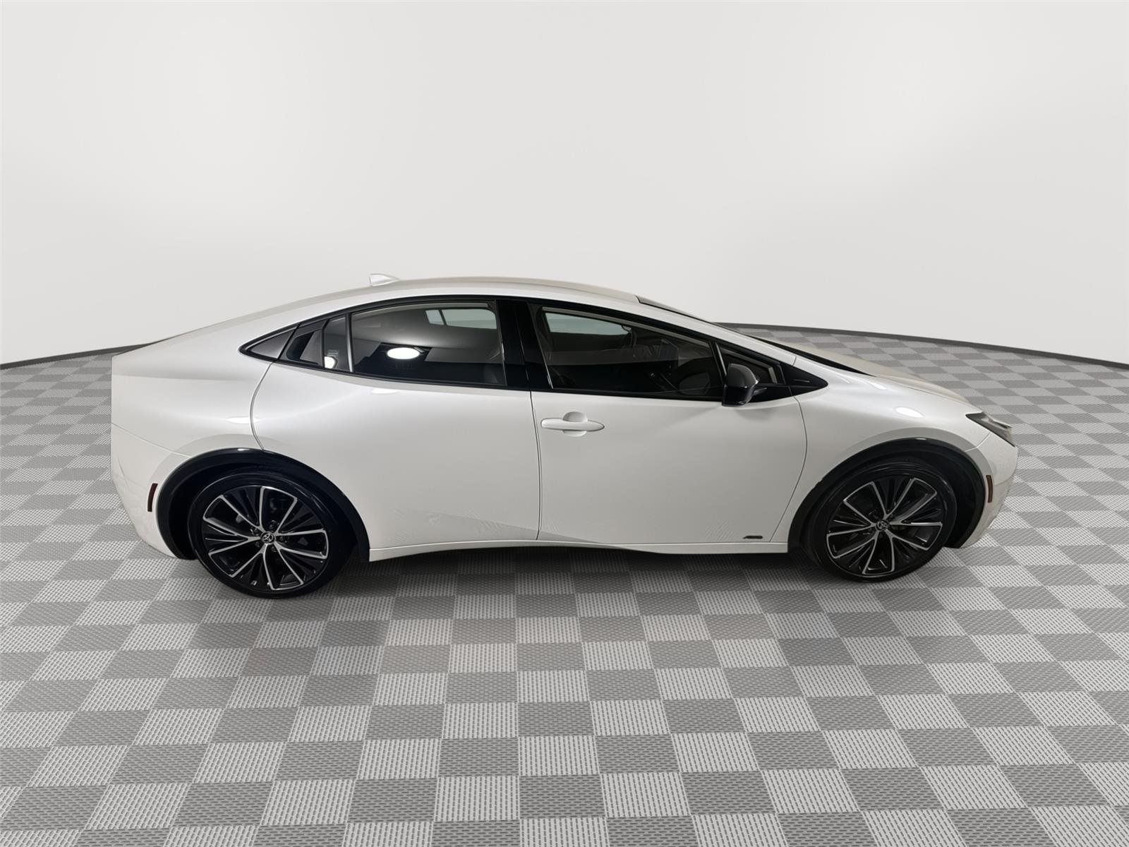 Used 2024 Wind Chill Pearl Toyota XLE image 16