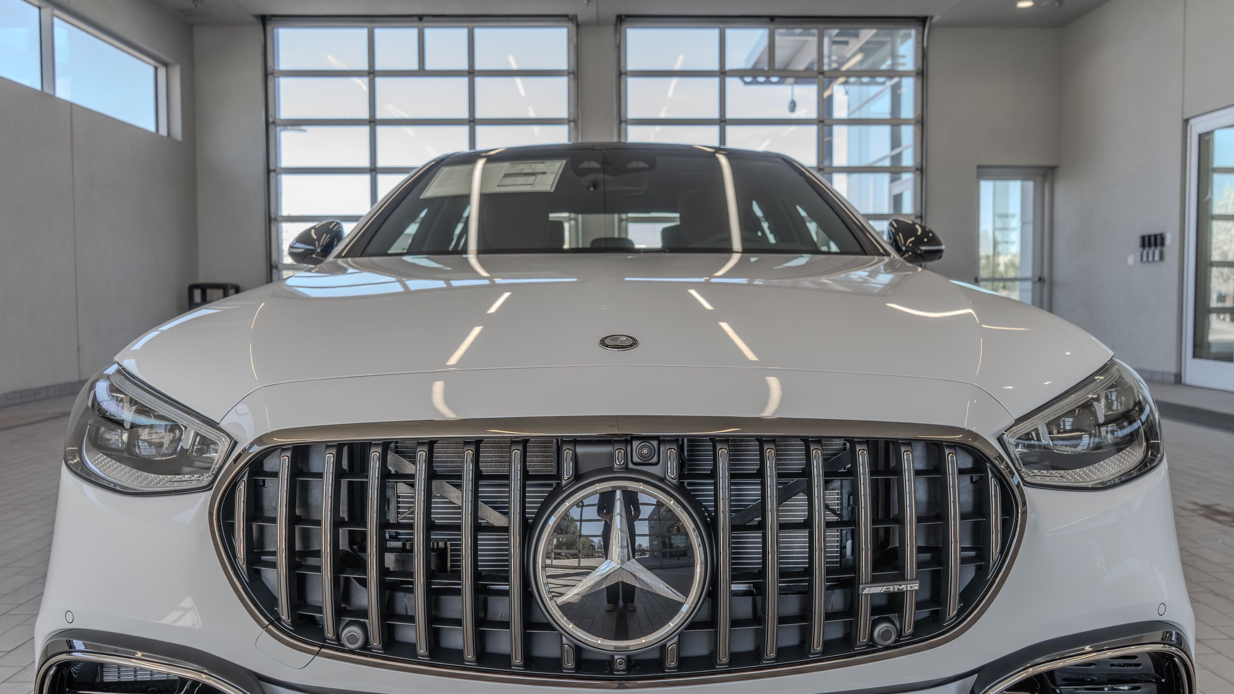 New 2026 MANUFAKTUR Moonlight White Metallic Mercedes-Benz S 63 E AMG® image 23