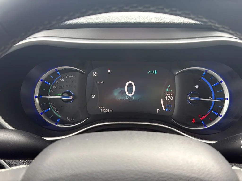 Used 2023 White Chrysler Touring L image 11