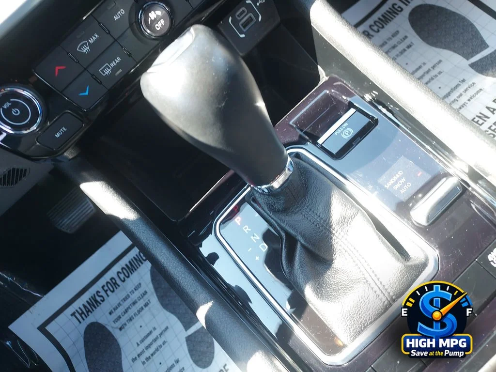 Used 2025 Silver Jeep Limited image 18