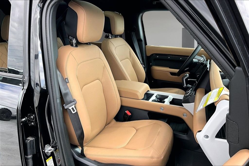 New 2026 SANTORINI BLACK Land Rover X-Dynamic SE image 12