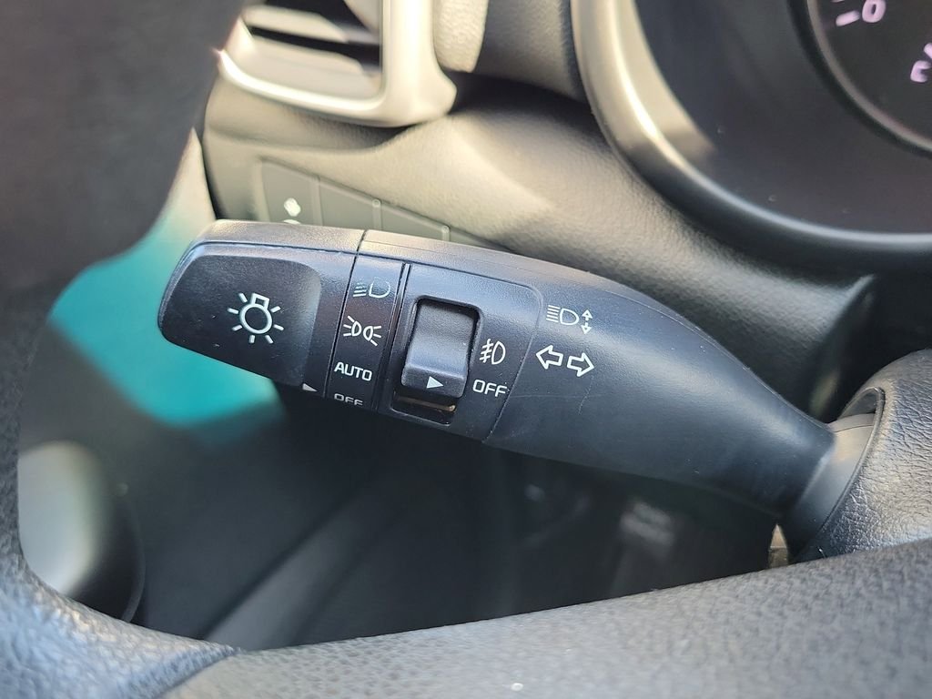 Used 2022 Red Kia LX image 29