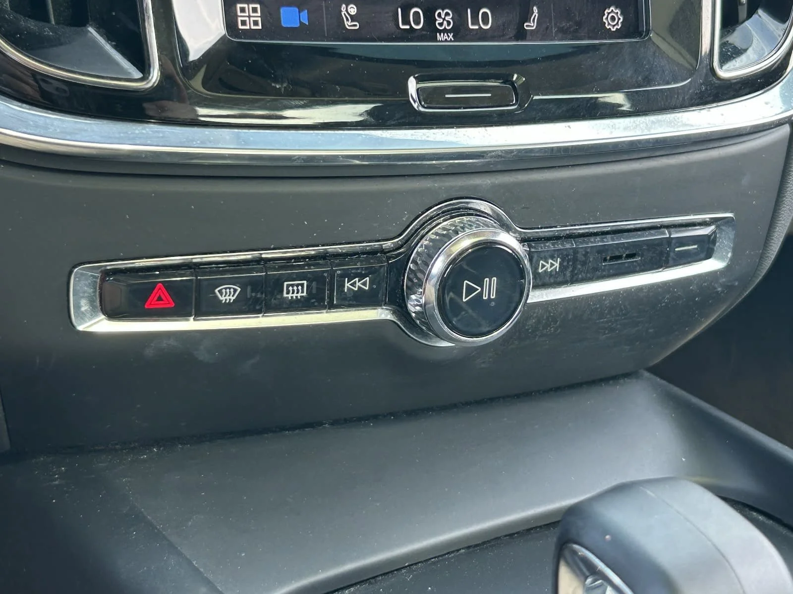 Used 2023 Platinum Grey Metallic Volvo Core Dark Theme image 35
