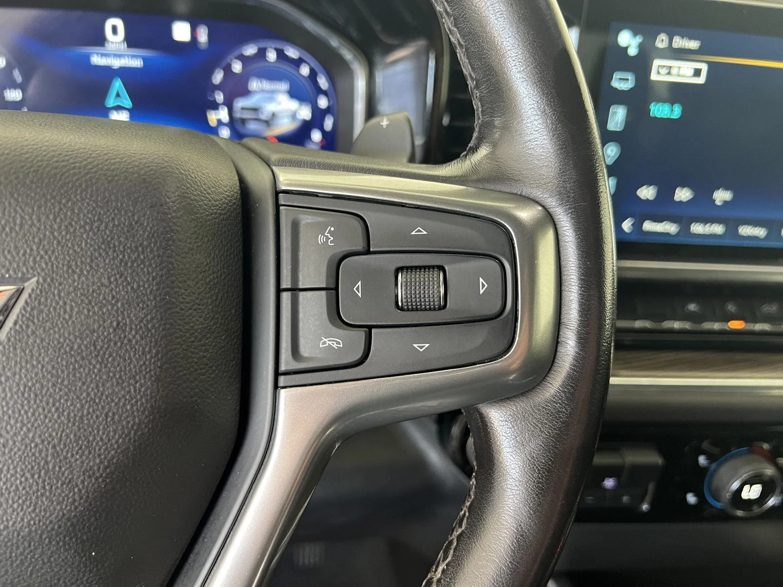 Used 2022 SUMMIT WHITE Chevrolet LT Trail Boss image 11