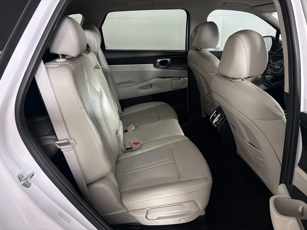 Used 2022 White Kia S image 45