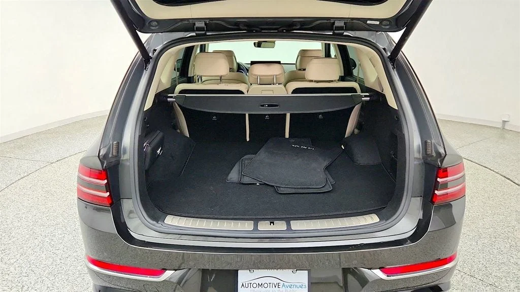 Used 2024 Makalu Gray Genesis 2.5T AWD w/ Advanced Package, Roof Rack & Illuminated Sills image 23