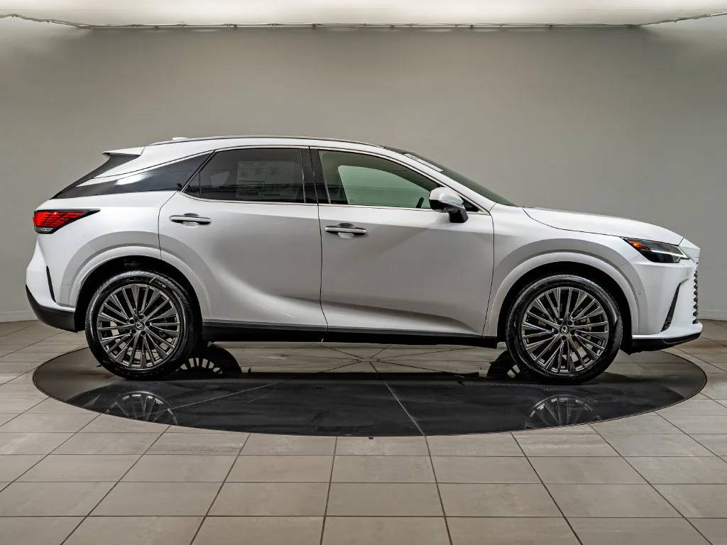 New 2026 Eminent White Pearl Lexus LUXURY image 4