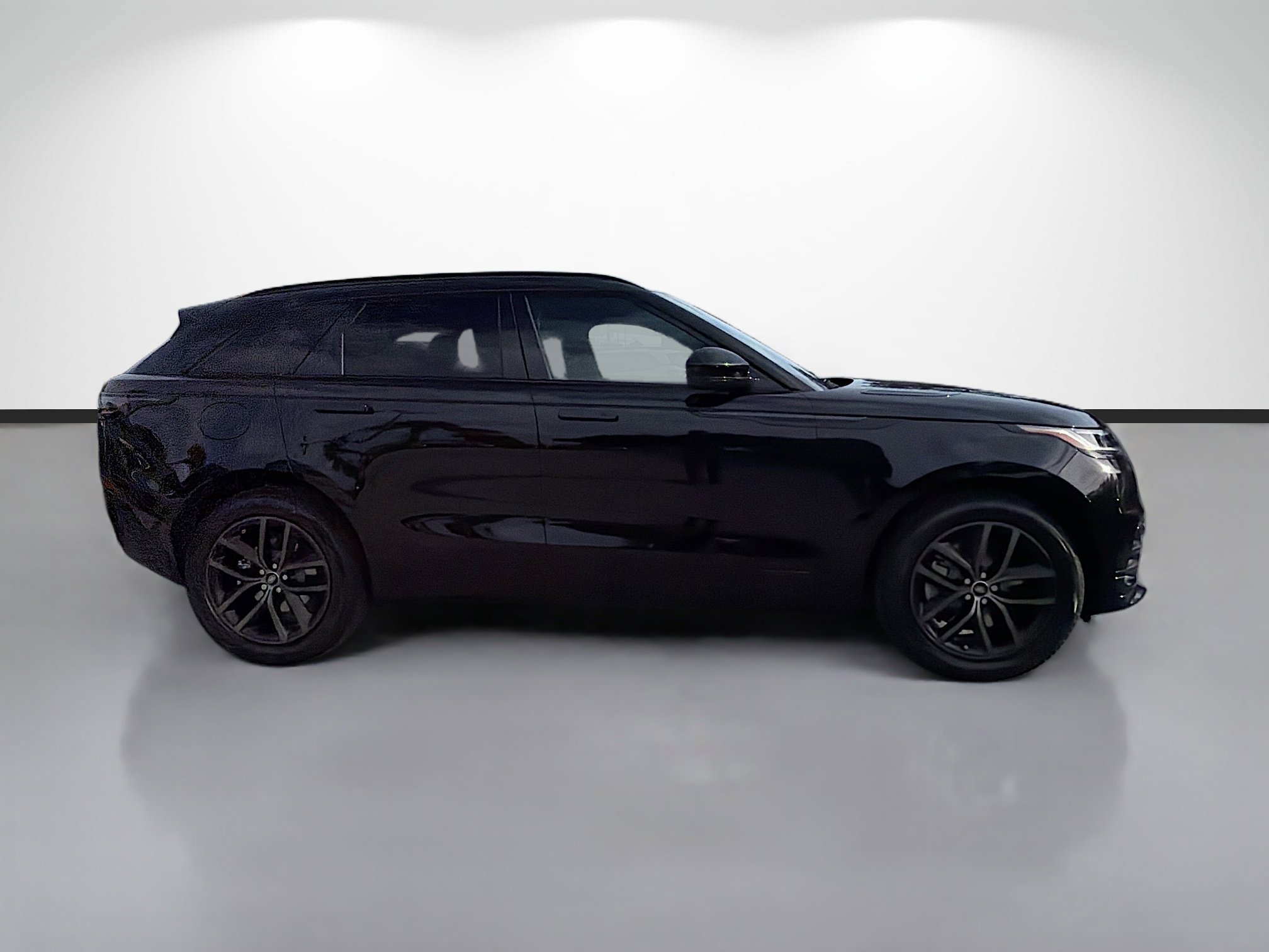 New 2026 Santorini Black Land Rover Belgravia Edition image 5