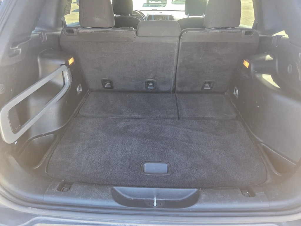 Used 2018 Gray Jeep Latitude image 26