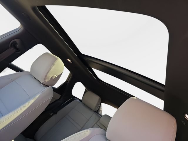 New 2026 Tribeca Blue Land Rover S image 20
