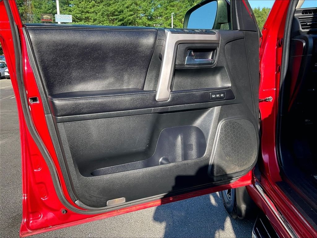 Used 2016 Barcelona Red Metallic Toyota Limited image 9