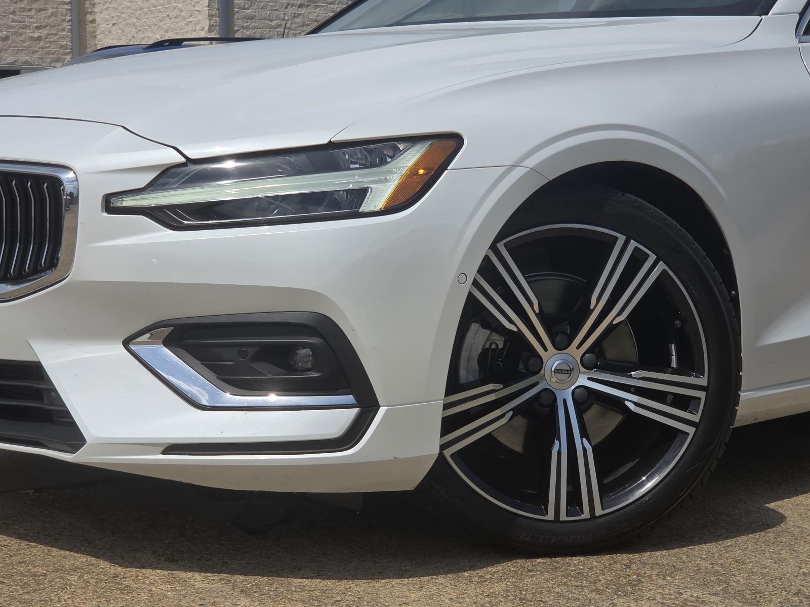 Used 2022 Crystal White Metallic Volvo Inscription image 7