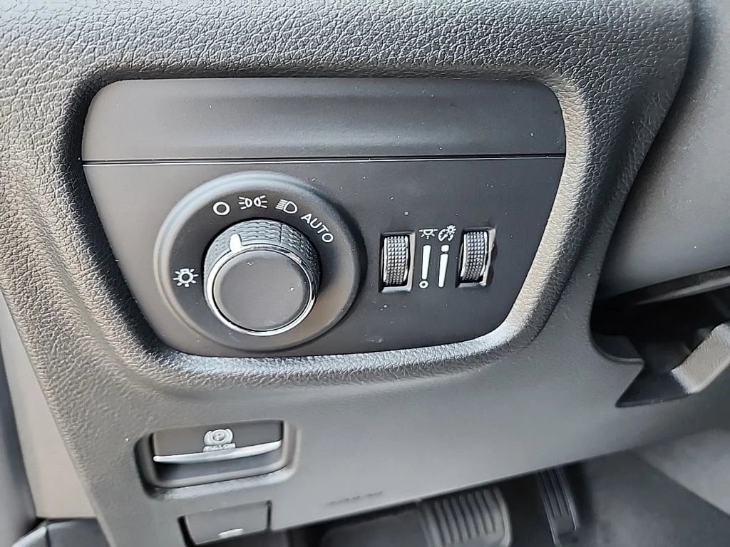 Used 2024 Gray Jeep Altitude X image 16