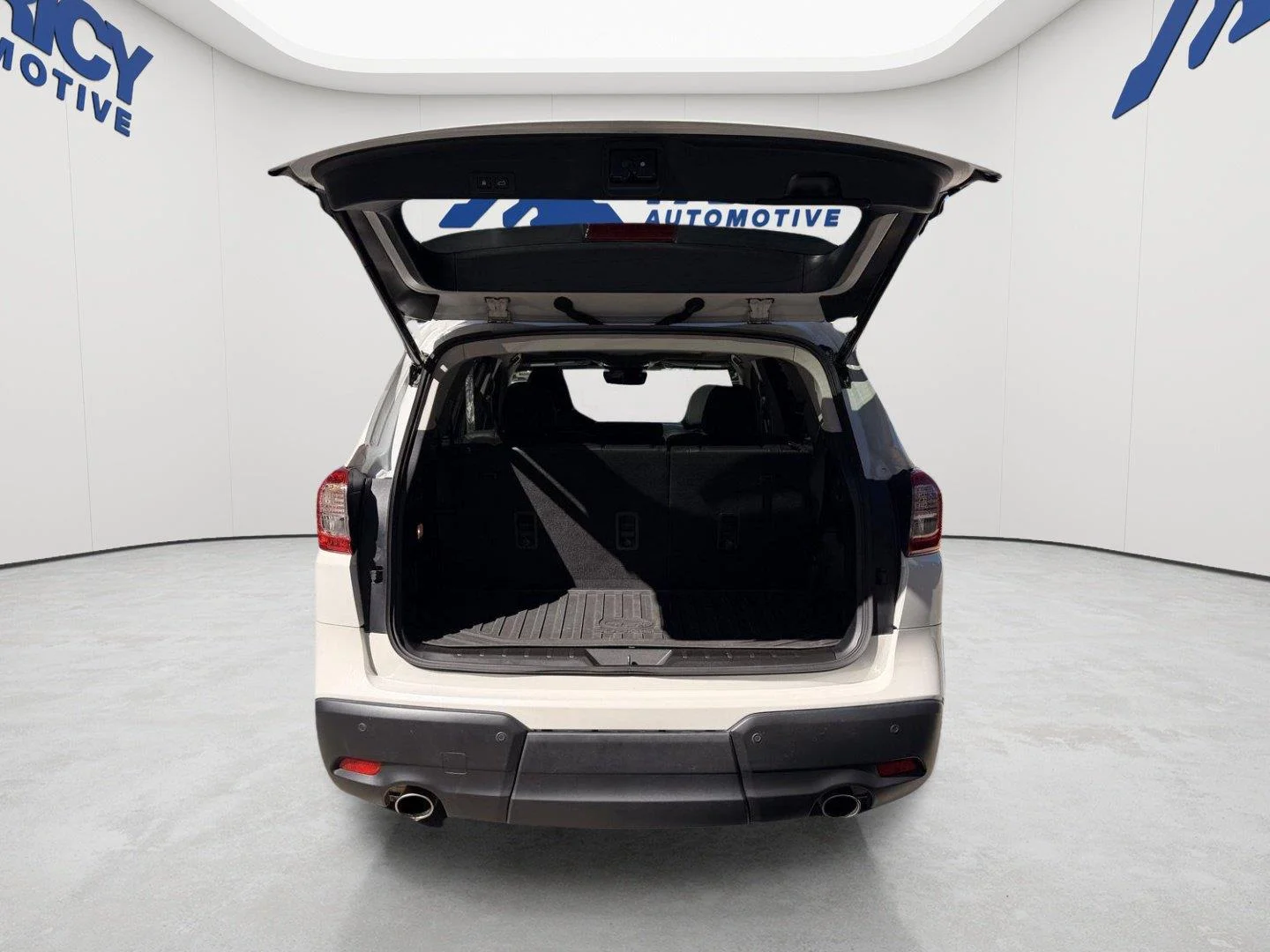 Used 2024 Crystal White Pearl Subaru Limited image 5