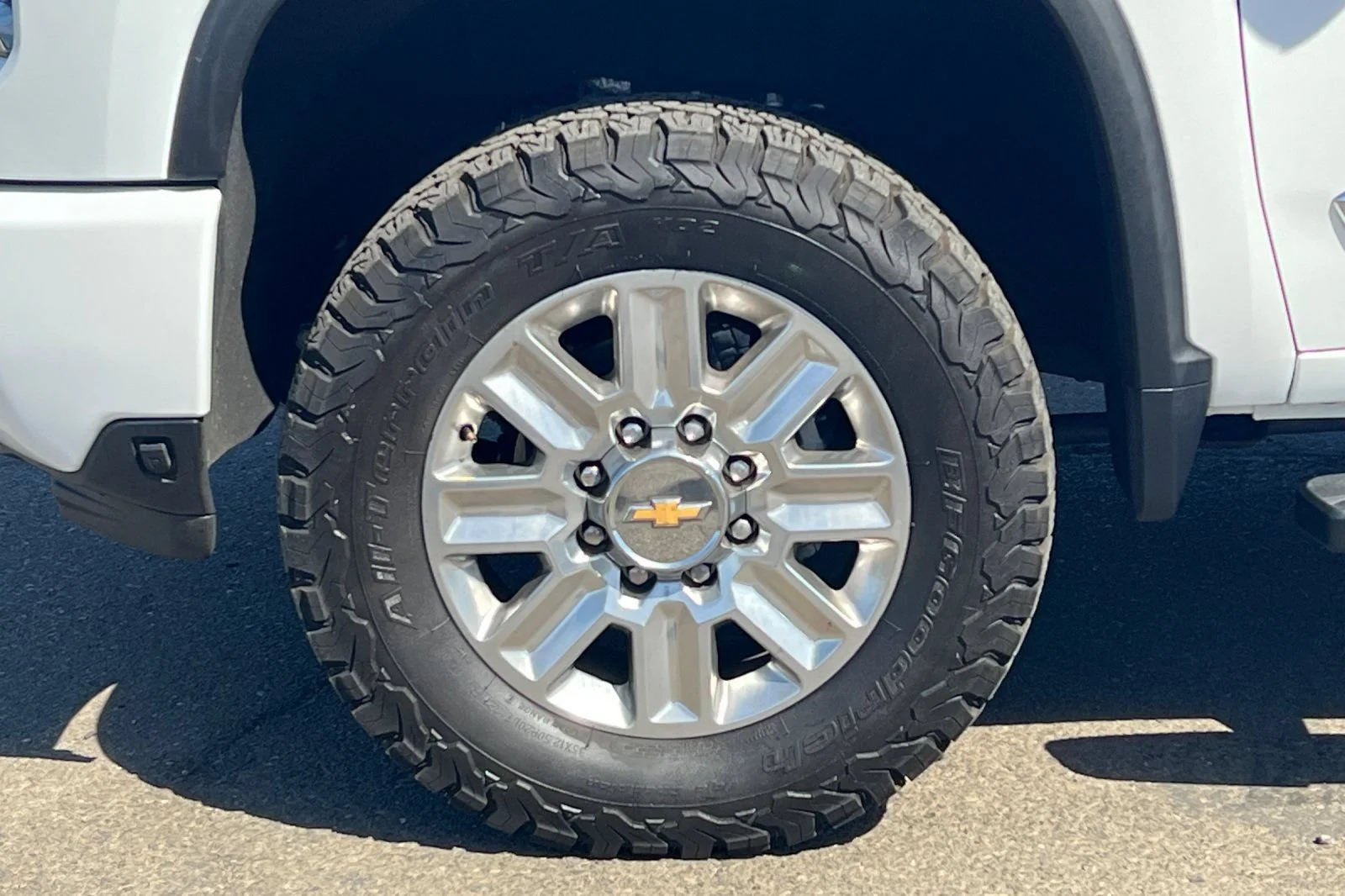 Used 2025 Summit White Chevrolet High Country image 25