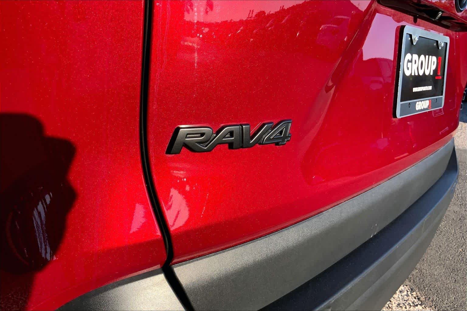 Used 2025 Ruby Flare Pearl Toyota XLE image 31