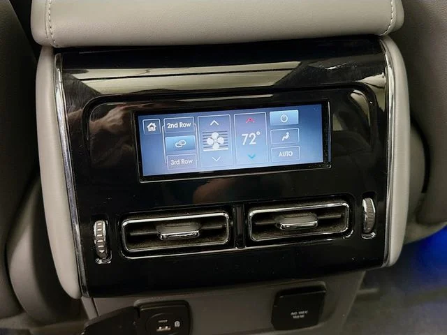 Used 2020 Blue Lincoln Reserve image 27
