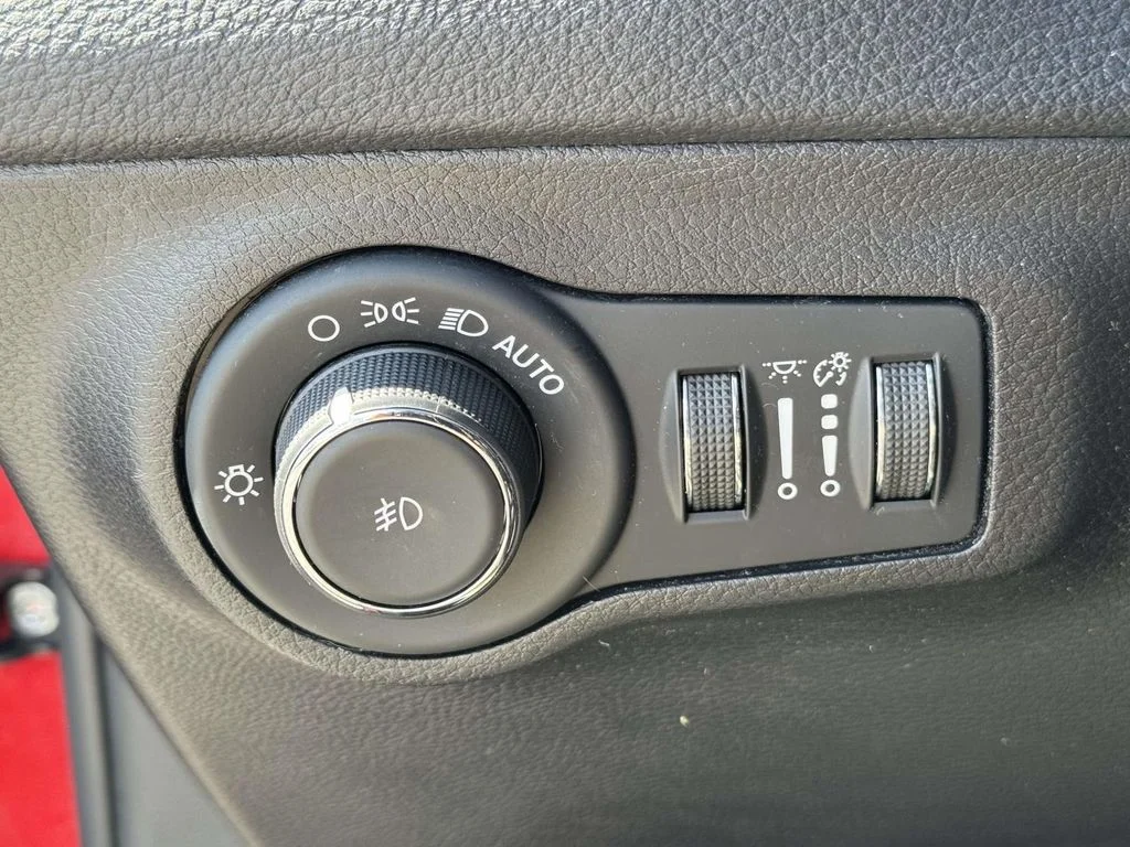Used 2019 Red Jeep Trailhawk image 28