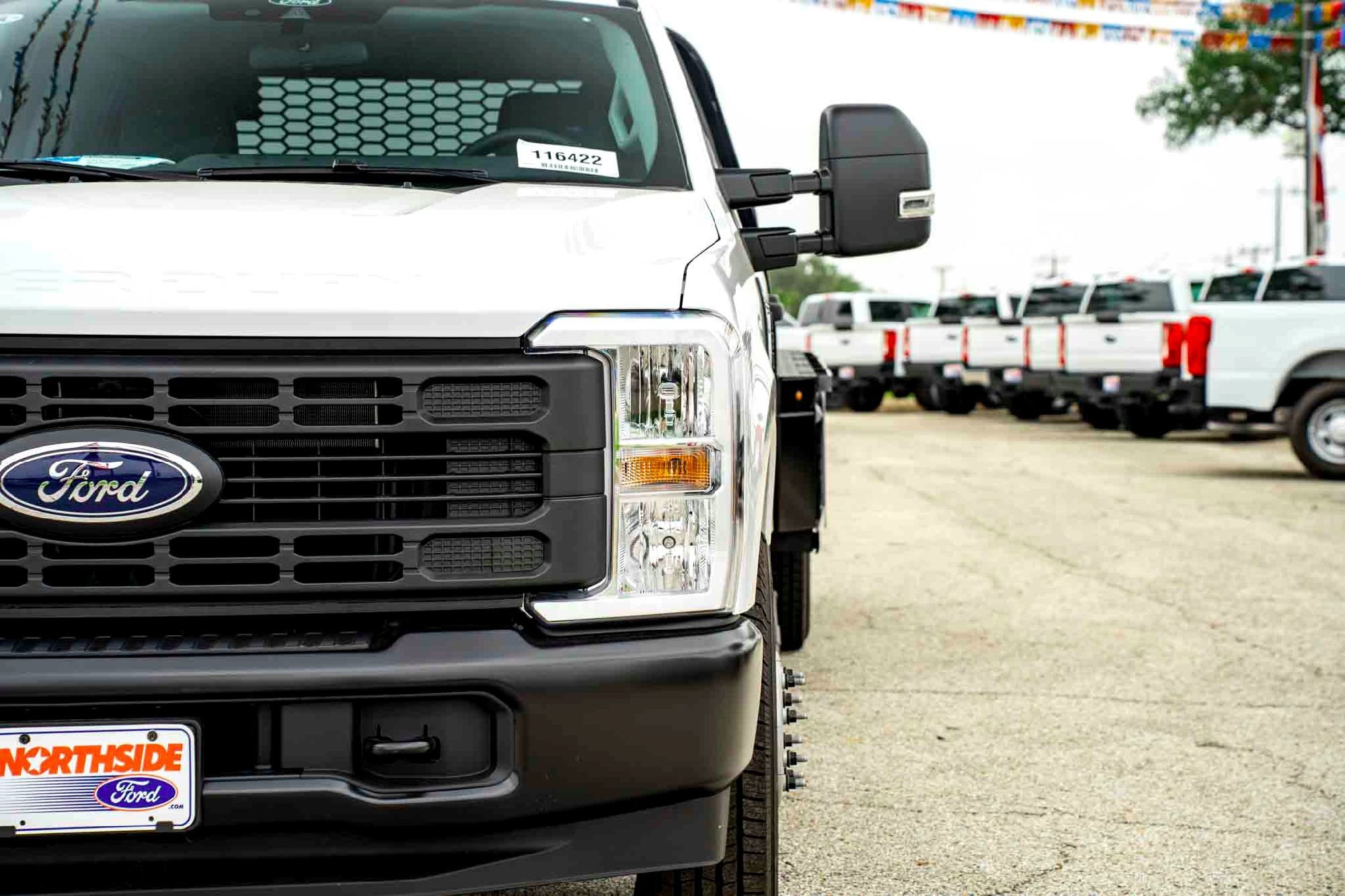 New 2026 Oxford White Ford XL image 8