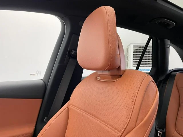 New 2027 White Mercedes-Benz GLC 300 image 35