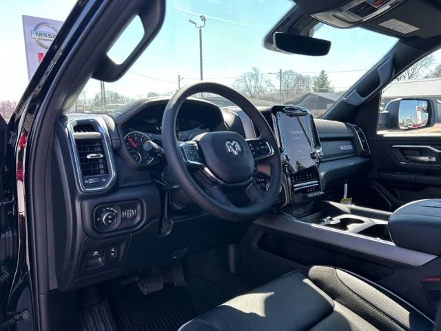 New 2026 Diamond Black Crystal Pearl-Coat Exterior Paint RAM Laramie image 31