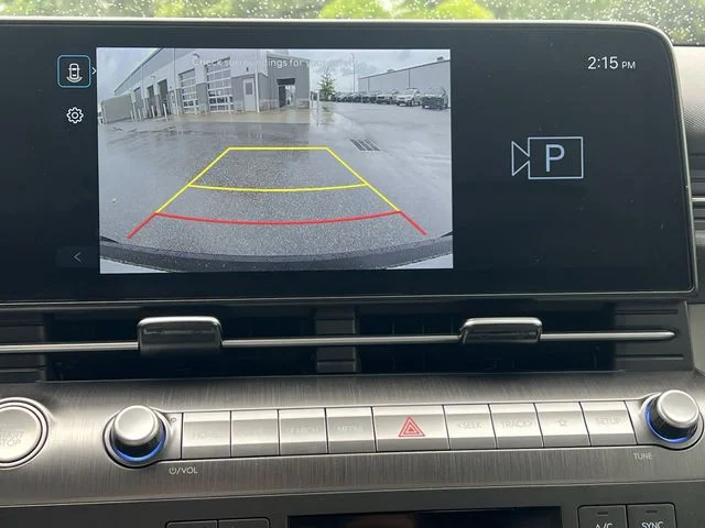 Used 2025 White Hyundai SEL image 18