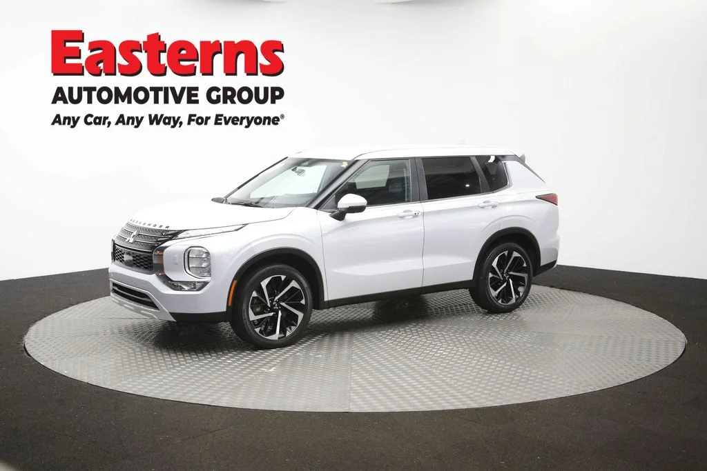 Used 2024 White Mitsubishi SE image 56