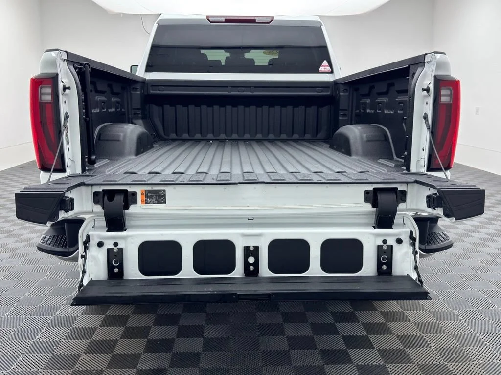 Used 2025 Summit White GMC SLT image 10