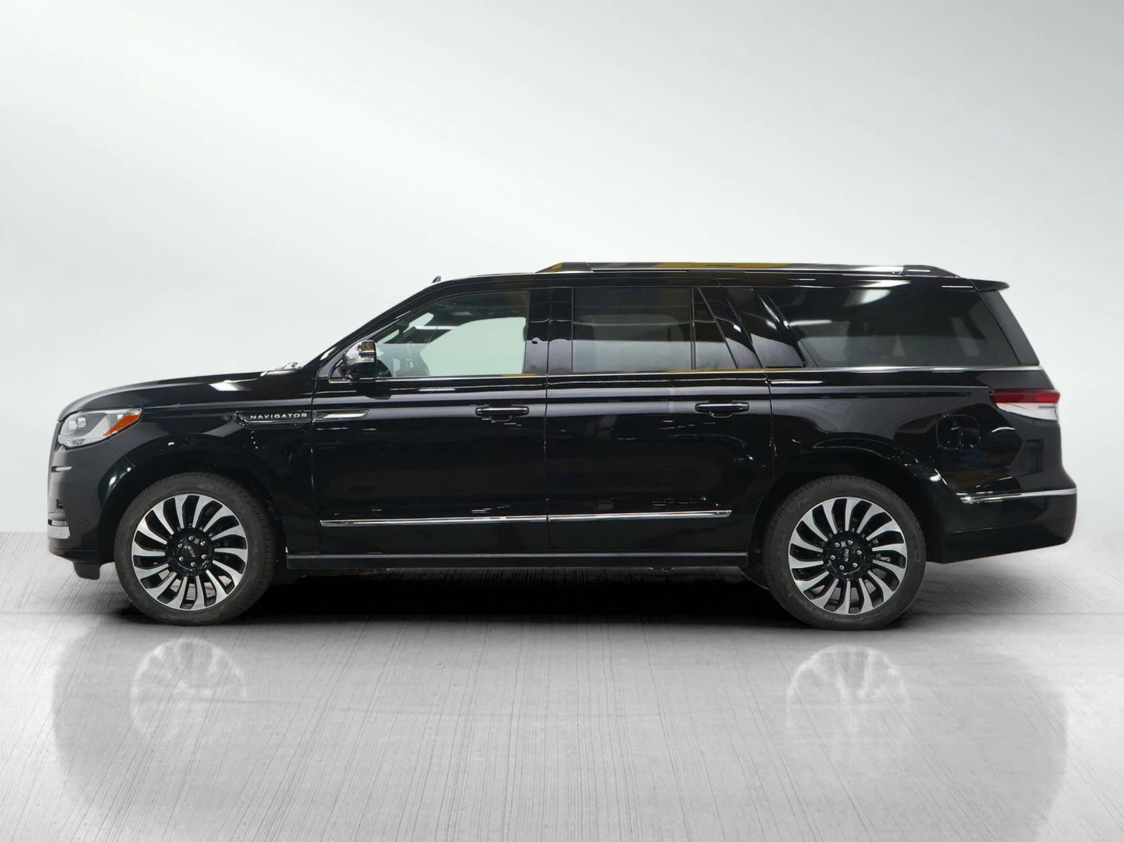 Used 2024 Lincoln Navigator Black Label L with VIN 5LMJJ3TG8REL03290 for sale in Wayzata, Minnesota