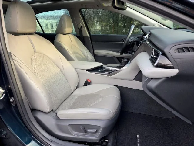 Used 2020 Blue Toyota XSE V6 image 15
