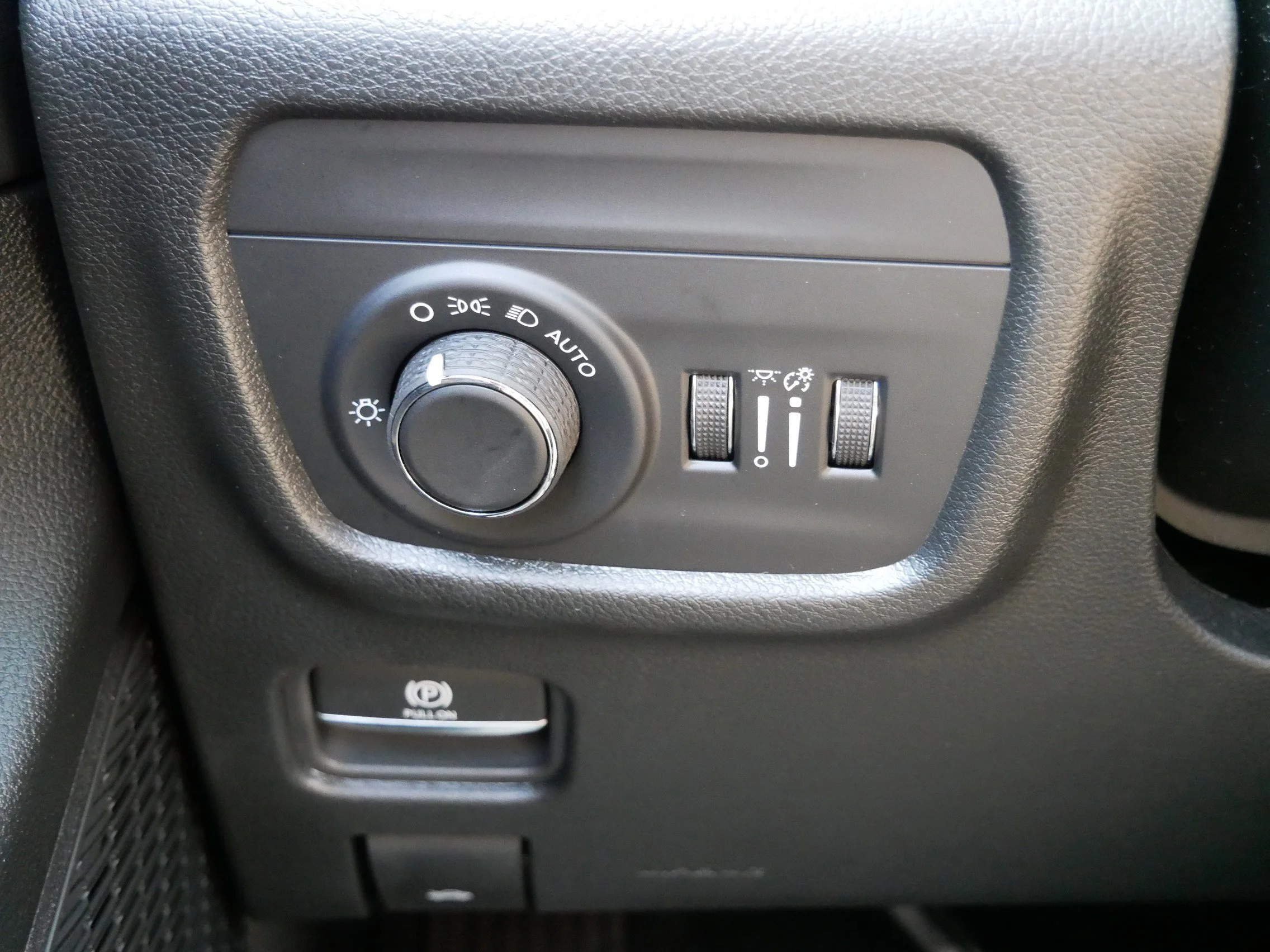 New 2026 Bright White Clearcoat Jeep Laredo Altitude image 17