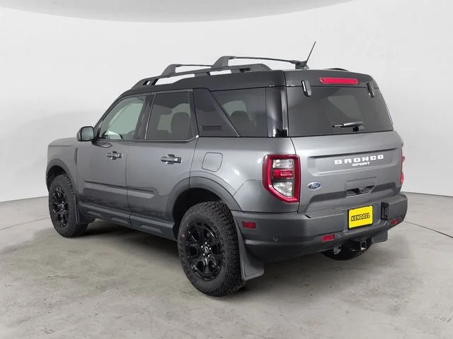 Used 2022 Gray Metallic Ford Outer Banks image 3