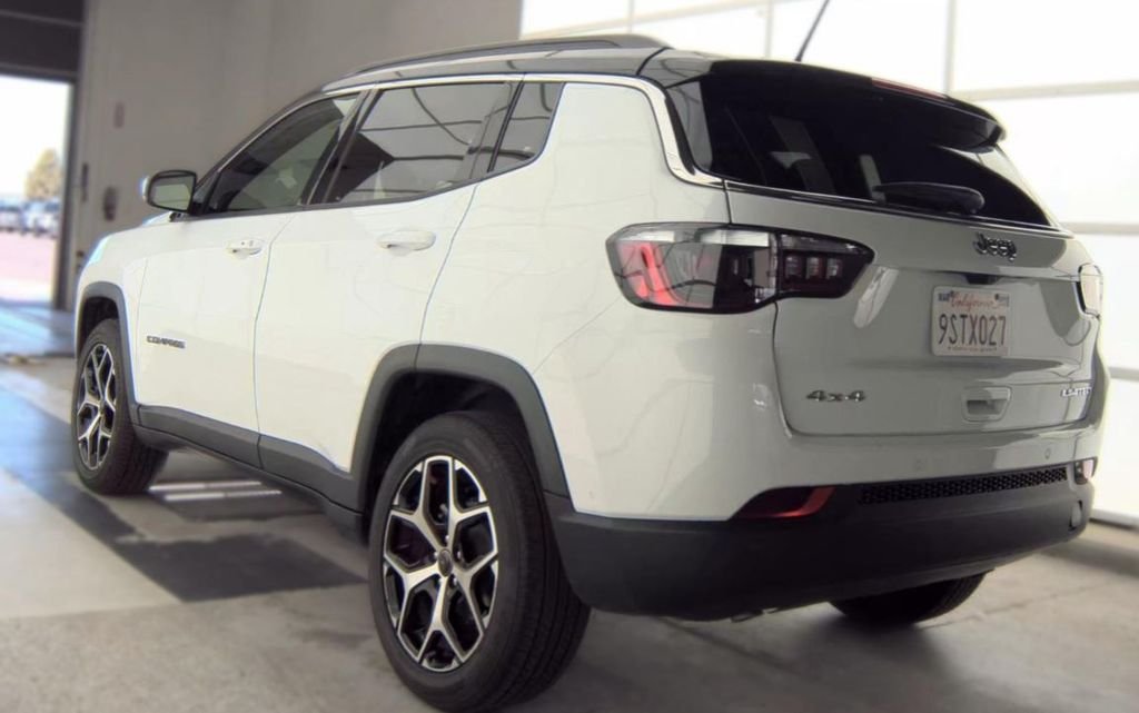 Used 2025 White Jeep Limited image 4