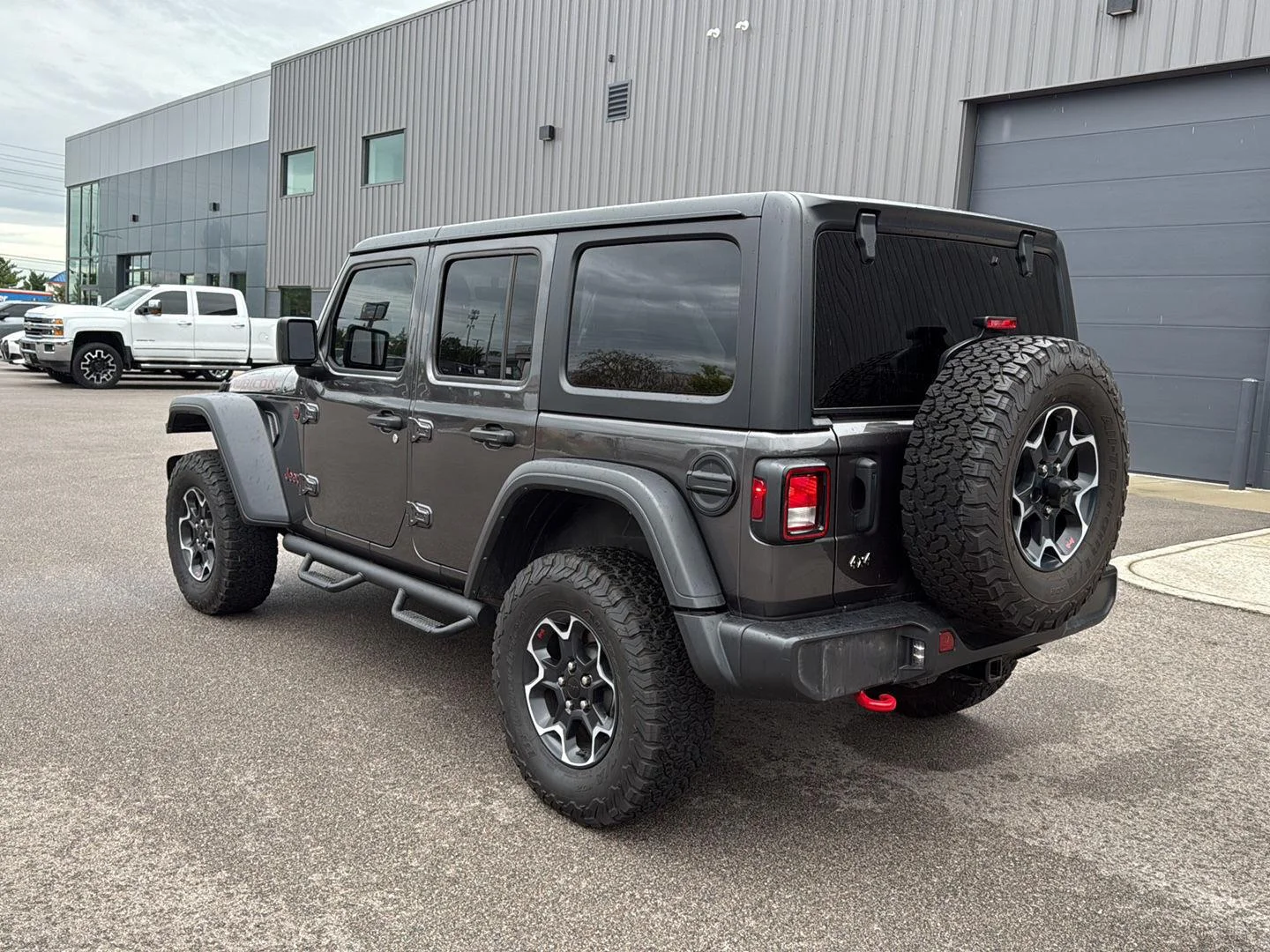 Used 2023 Granite Crystal Metallic Clearcoat Jeep Rubicon image 5