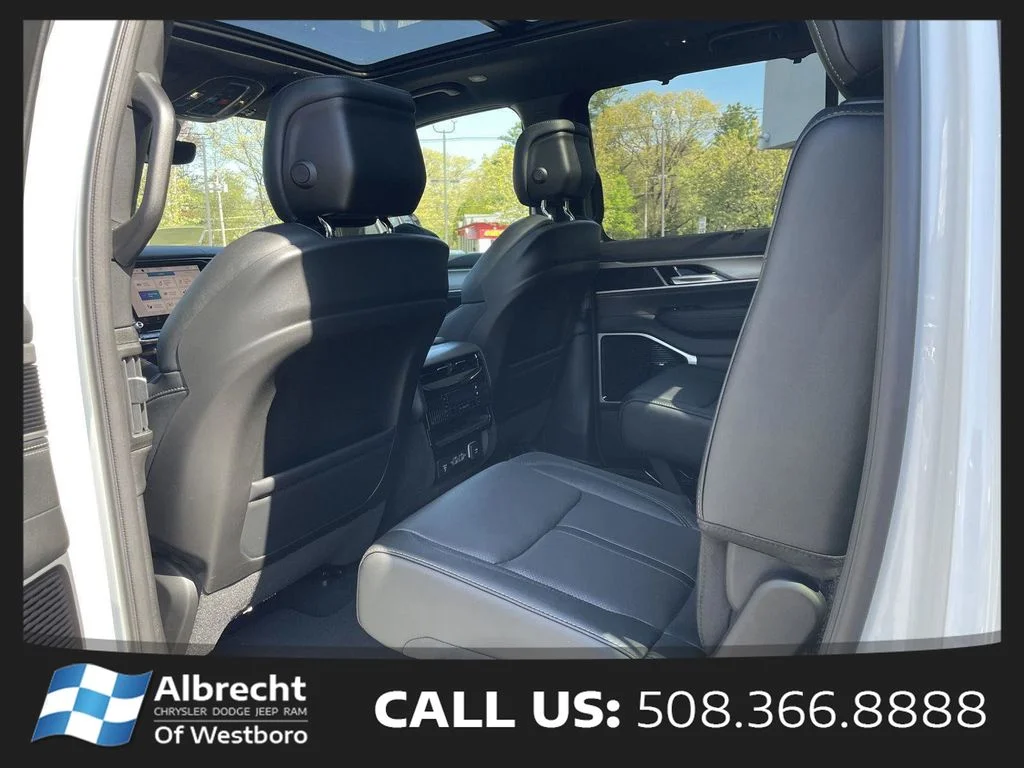 New 2026 Bright White Clear-Coat Exterior Paint Jeep Limited Reserve image 11