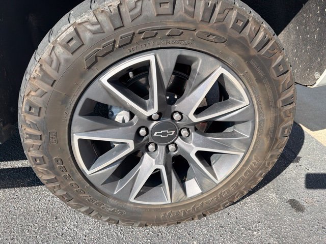 Used 2023 Summit White Chevrolet Z71 image 5