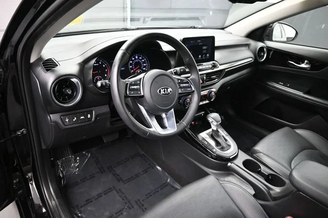 Used 2021 Black Kia EX image 23