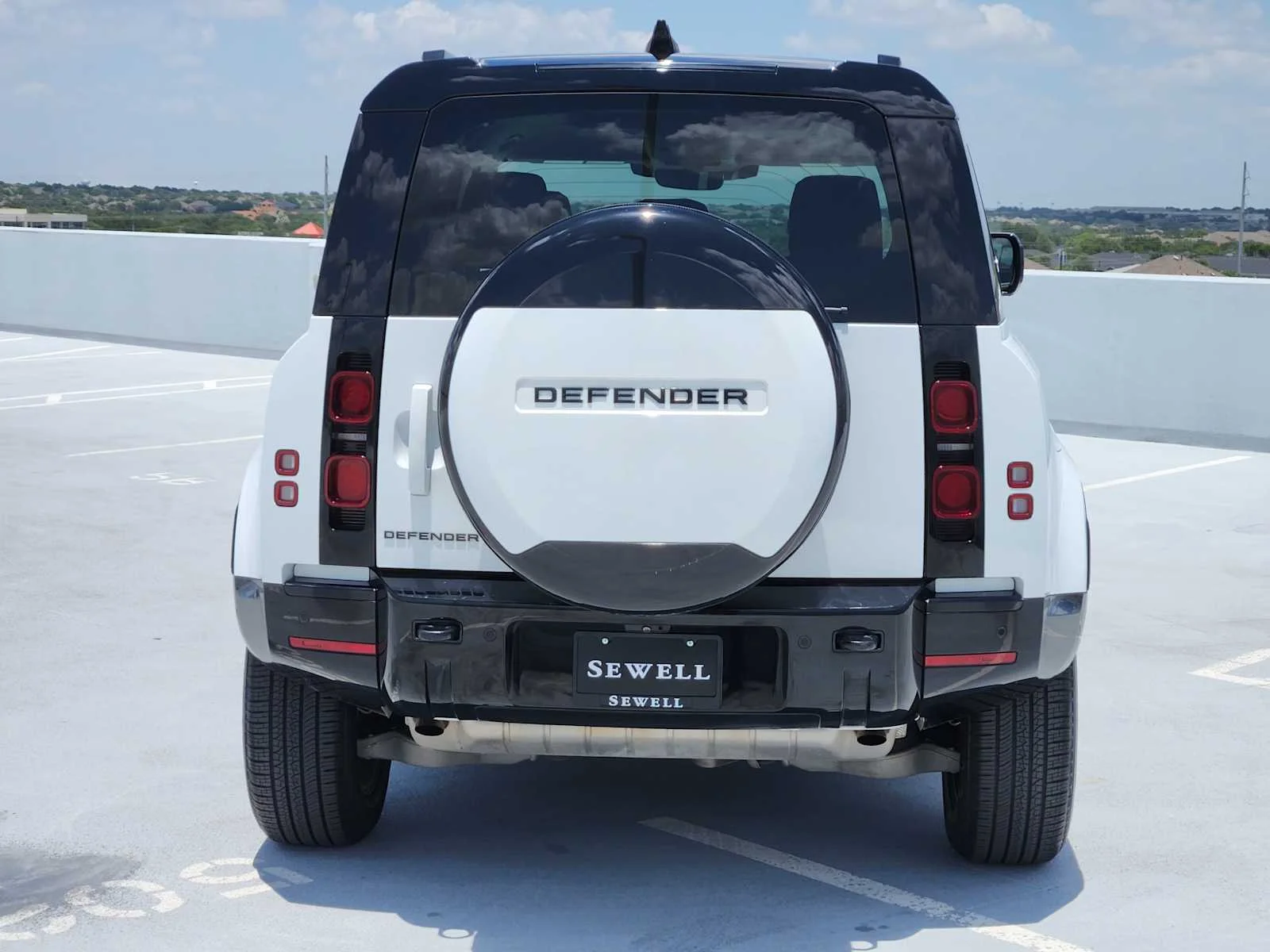 Certified Used 2024 FUJI WHITE Land Rover X-Dynamic SE image 6