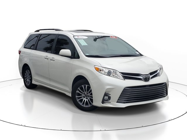 2018 Toyota Sienna XLE Auto Access Seat